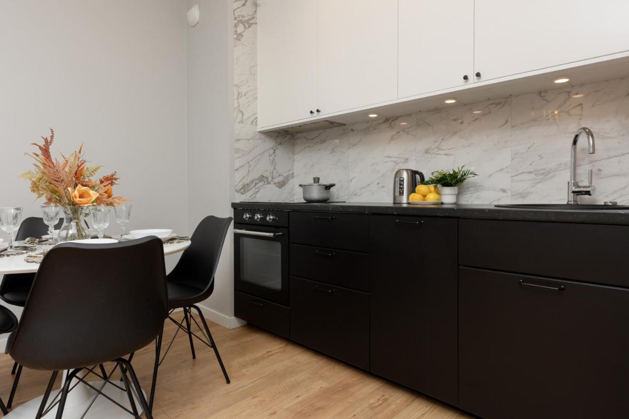 Modern Apartment With Balcony Mokotow Business Centre By Noclegi Renters Warsaw Luaran gambar